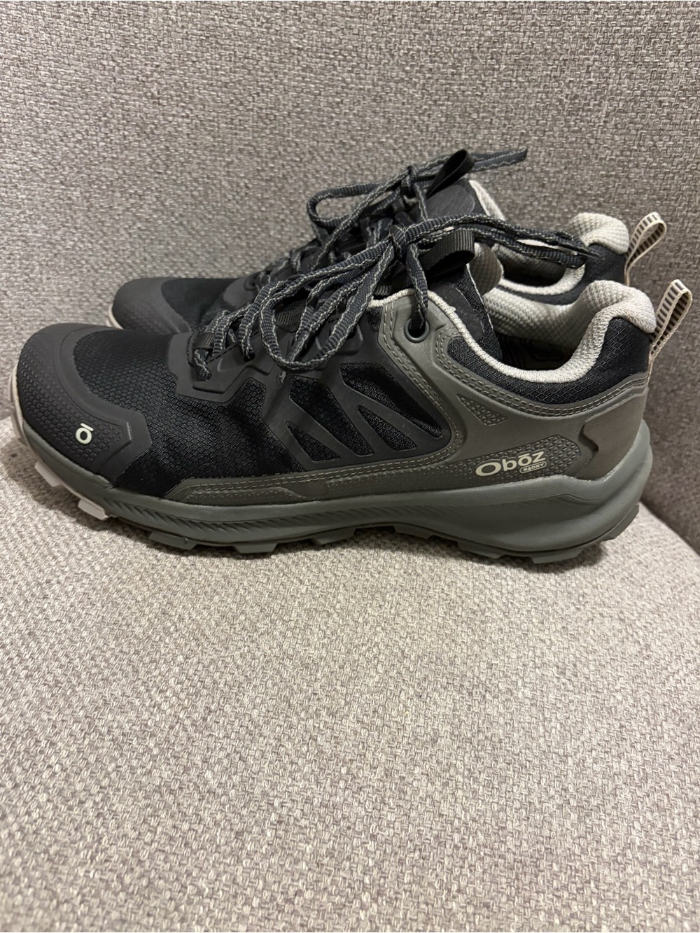 OBOZ- size 8 Men's Katabatic Low B-Dry Waterproof hiking shoe.